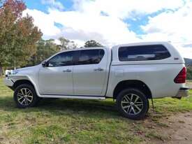 2016 Toyota Hilux Sr5 (4x4) 6 Sp Manual Dual Cab Utility SUV - picture1' - Click to enlarge