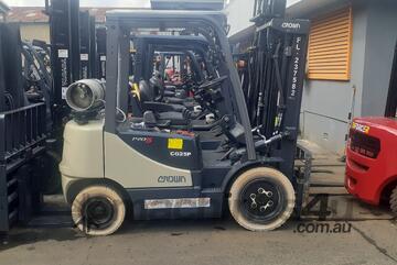 ACTIVE FORKLIFTS - BIG SALE ON CROWN FORKLIFTS LATE MODEL 2.5 & 3 TON CROWNS CONTAINER MAST ACTIVE FORKLIFTS - BIG SALE ON CROWN FORKLIFTS LATE MODEL 2.5 & 3 TON CROWNS CONTAINER MAST