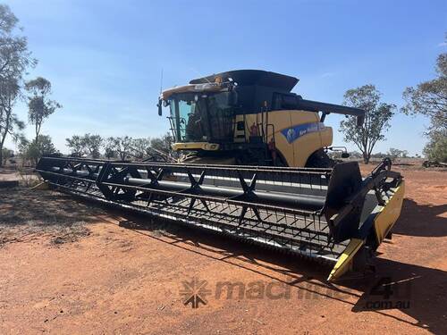 caption 2005 NEW HOLLAND CR970 HEADER w/ 42ft MIDWEST