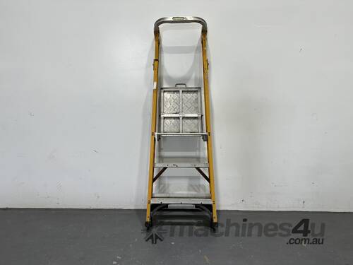 Gorilla 3ft Fibreglass Platform ladder