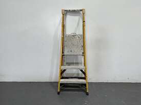 Gorilla 3ft Fibreglass Platform ladder - picture0' - Click to enlarge