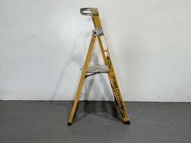 Gorilla 3ft Fibreglass Platform ladder - picture1' - Click to enlarge