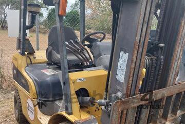 Cat 2.5T Diesel Forklift DP25N