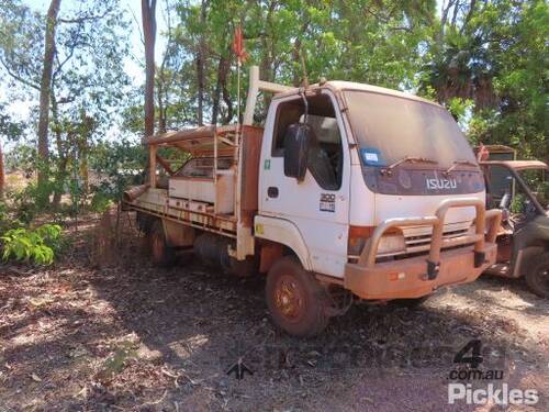 2002 Isuzu NPS300 Service Truck