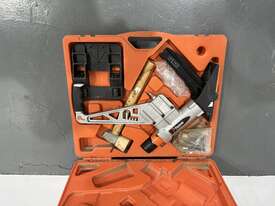 Paslode Floormaster Floor Stapler Cleat Nailer - picture0' - Click to enlarge