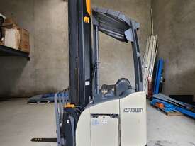 Crown Reach Forklift Model RM602520TT6860R - picture0' - Click to enlarge