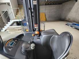 Crown Reach Forklift Model RM602520TT6860R - picture2' - Click to enlarge
