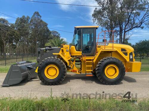 Volvo L105 Loader/Tool Carrier Loader