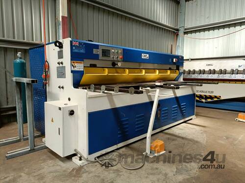 CMT Hydraulic Guillotine w Programmable Back Gauge