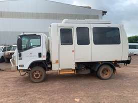 2015 Isuzu 300 NPS 4x4 Offroad Tour Bus - picture2' - Click to enlarge
