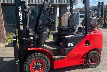 Hangcha 2.5 T LPG Forklift - 4.5m Dual Mast NIssan Engine