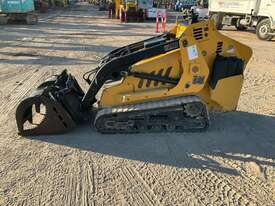 Vermeer S725TX Stand Behind Mini Loader - picture2' - Click to enlarge