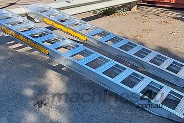 Pair of 3000kg Rated High Grade Alloy Vehicle Loading Ramps