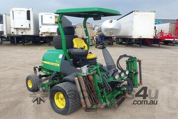 John Deere   8700