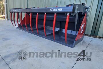 Metal-Fach Grab Bucket 2.2m Ideal for Transporting Silage, Manure, and Loose Materials!