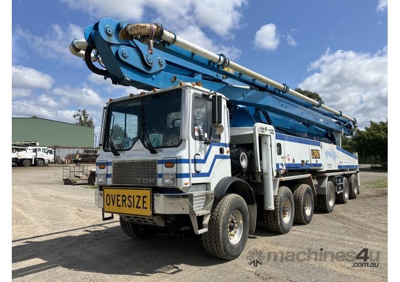 caption 2002 TOR T-63120 Concrete Pump Truck