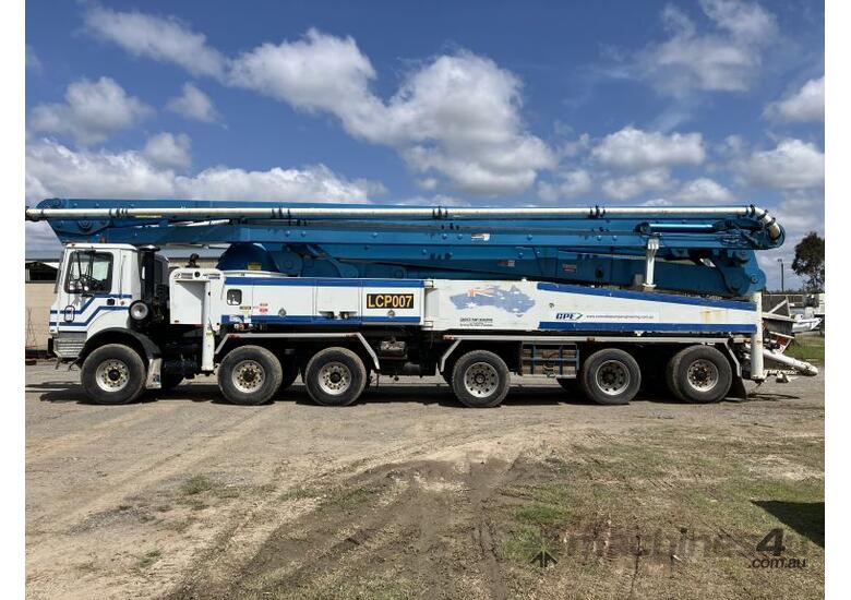 caption 2002 TOR T-63120 Concrete Pump Truck