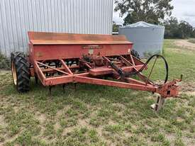 INTERNATIONAL COMBINE PLANTER - picture0' - Click to enlarge