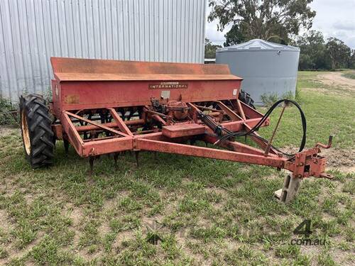 INTERNATIONAL COMBINE PLANTER