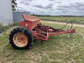 INTERNATIONAL COMBINE PLANTER - picture0' - Click to enlarge