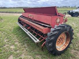 INTERNATIONAL COMBINE PLANTER - picture1' - Click to enlarge