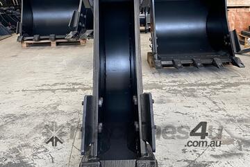 Roo Attachments 18 - 23 Ton Trenching Bucket/GP 300 mm Wide