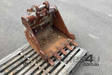 Takeuchi   650mm GP Bucket