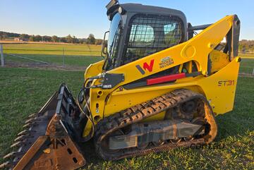 Low-Hour Tracked Skid Steer Excellent Condition with Alloy trailer!