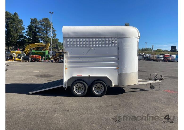 caption 2003 Kara Kar 2 Horse XL Dual Axle Horse Float