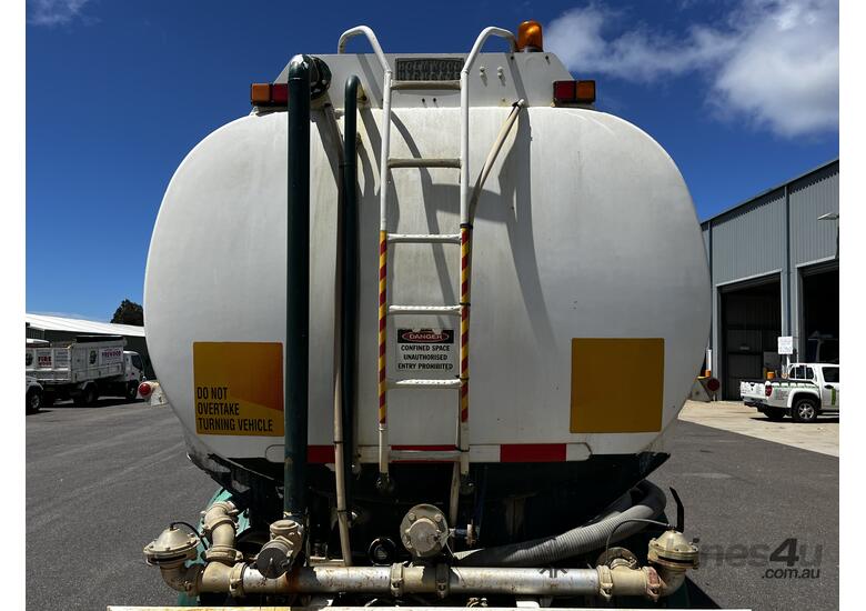 caption 1998 Freightliner FL112 Water Cart