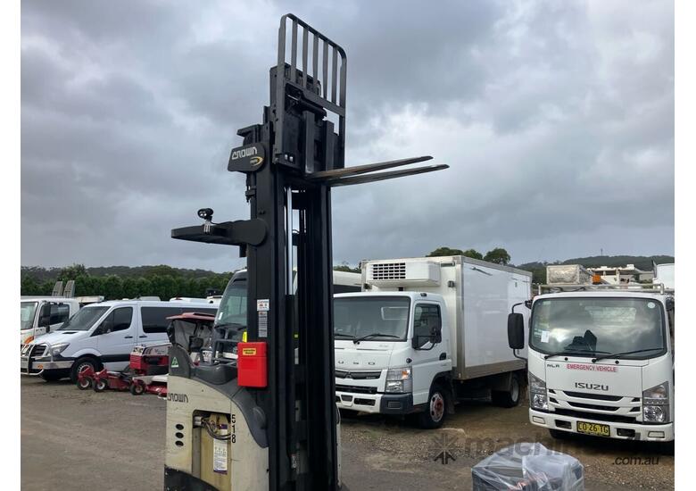 caption 2010 Crown RR5725-35 Electric Reach Forklift (Stand on)