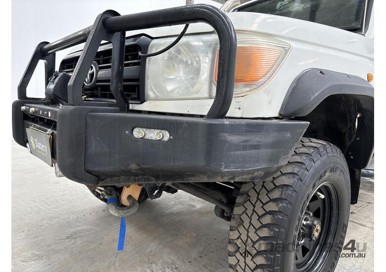 caption 2011 Toyota Landcruiser 76 Series Workmate Wagon (V8 Diesel) (Manual)