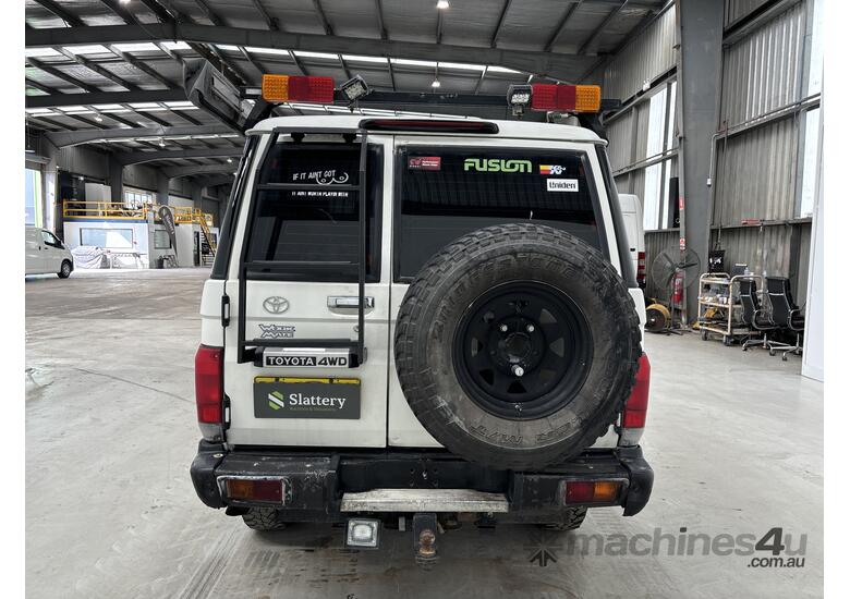 caption 2011 Toyota Landcruiser 76 Series Workmate Wagon (V8 Diesel) (Manual)