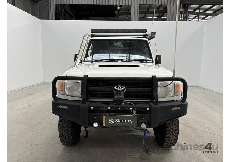 caption 2011 Toyota Landcruiser 76 Series Workmate Wagon (V8 Diesel) (Manual)