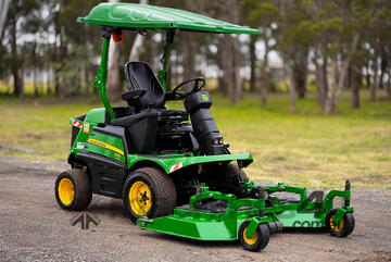 John Deere 1570 Front Deck Lawn Equipment