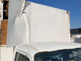2002 Mitsubishi Canter Pantech - picture0' - Click to enlarge