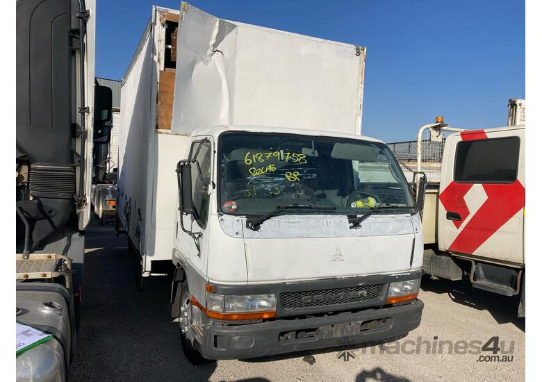 caption 2002 Mitsubishi Canter Pantech