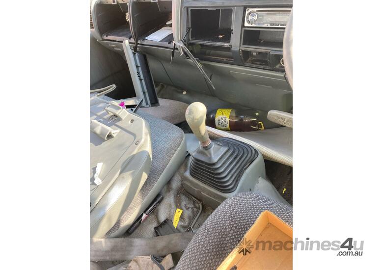 caption 2002 Mitsubishi Canter Pantech