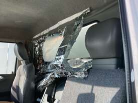 2002 Mitsubishi Canter Pantech - picture2' - Click to enlarge