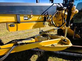 2010 Caterpillar 12M  - picture2' - Click to enlarge