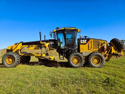 caption 2010 Caterpillar 12M