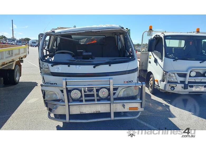 caption Hino 300 Series 816