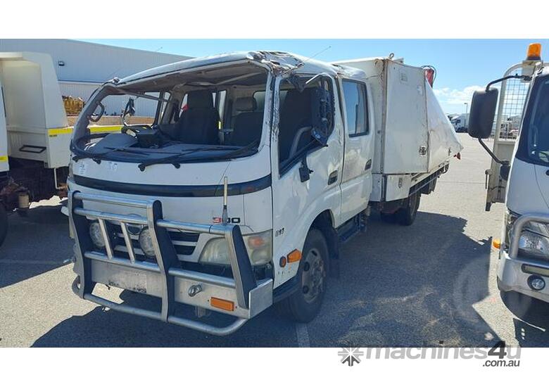 caption Hino 300 Series 816