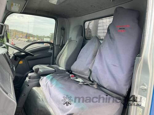 caption 2017 Isuzu NPR 45-155 Table Top (Day Cab)