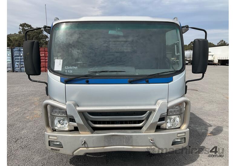 caption 2017 Isuzu NPR 45-155 Table Top (Day Cab)