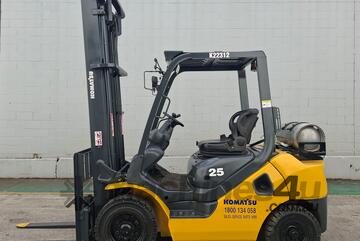   Komatsu Forklift FG25HT-17 4.5M FV 2 Stage Mast