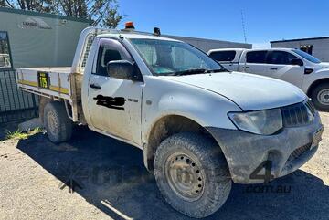 MITSUBISHI TRITON TRAY BACK UTILITY (SALVAGE).