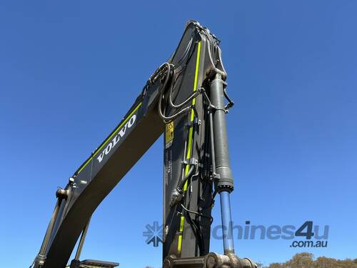 2021 Volvo EC300DL Excavator (Steel Tracked)