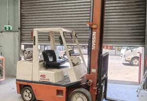 Nissan 4.0T LPG Forklift Excellent Condition