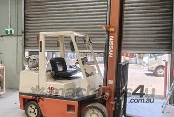 Nissan 4.0T LPG Forklift Excellent Condition